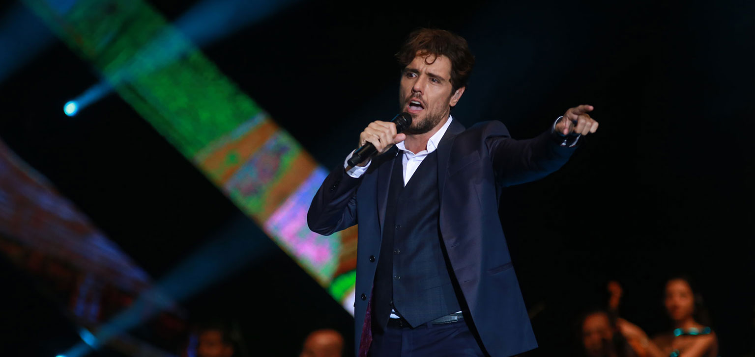 Sucesso internacional, Tiago Arancam canta no centro histórico