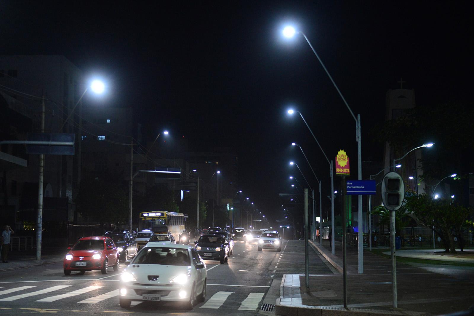 Seis mil lâmpadas são trocadas por mês em Salvador