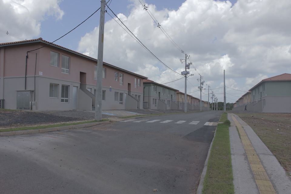 Prefeitura de Camaçari entrega conjunto residencial