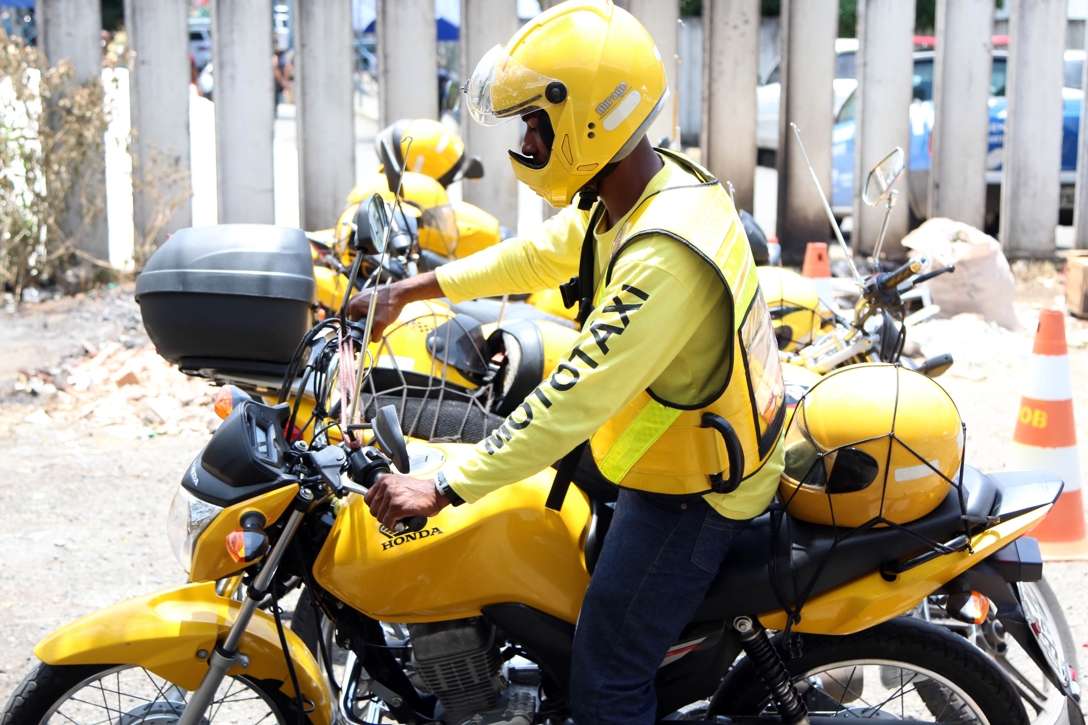 Prefeitura retoma credenciamento de mototaxistas