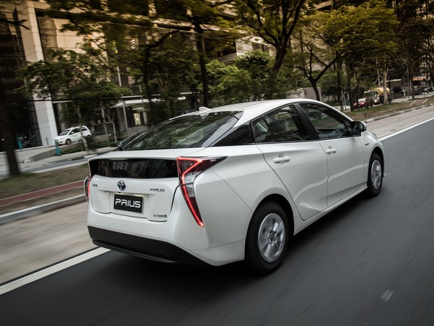 Toyota testa carro híbrido movido a etanol