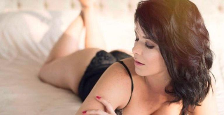 Samara Felippo enlouquece fãs ao postar foto de lingerie
