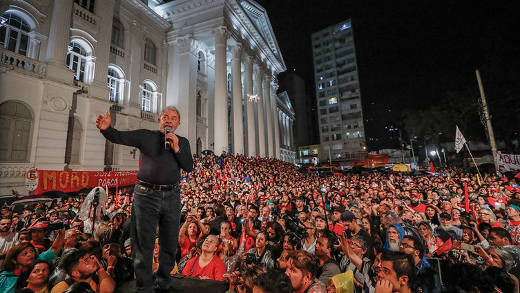 Militantes impedem saída de Lula do Sindicato dos Metalúrgicos
