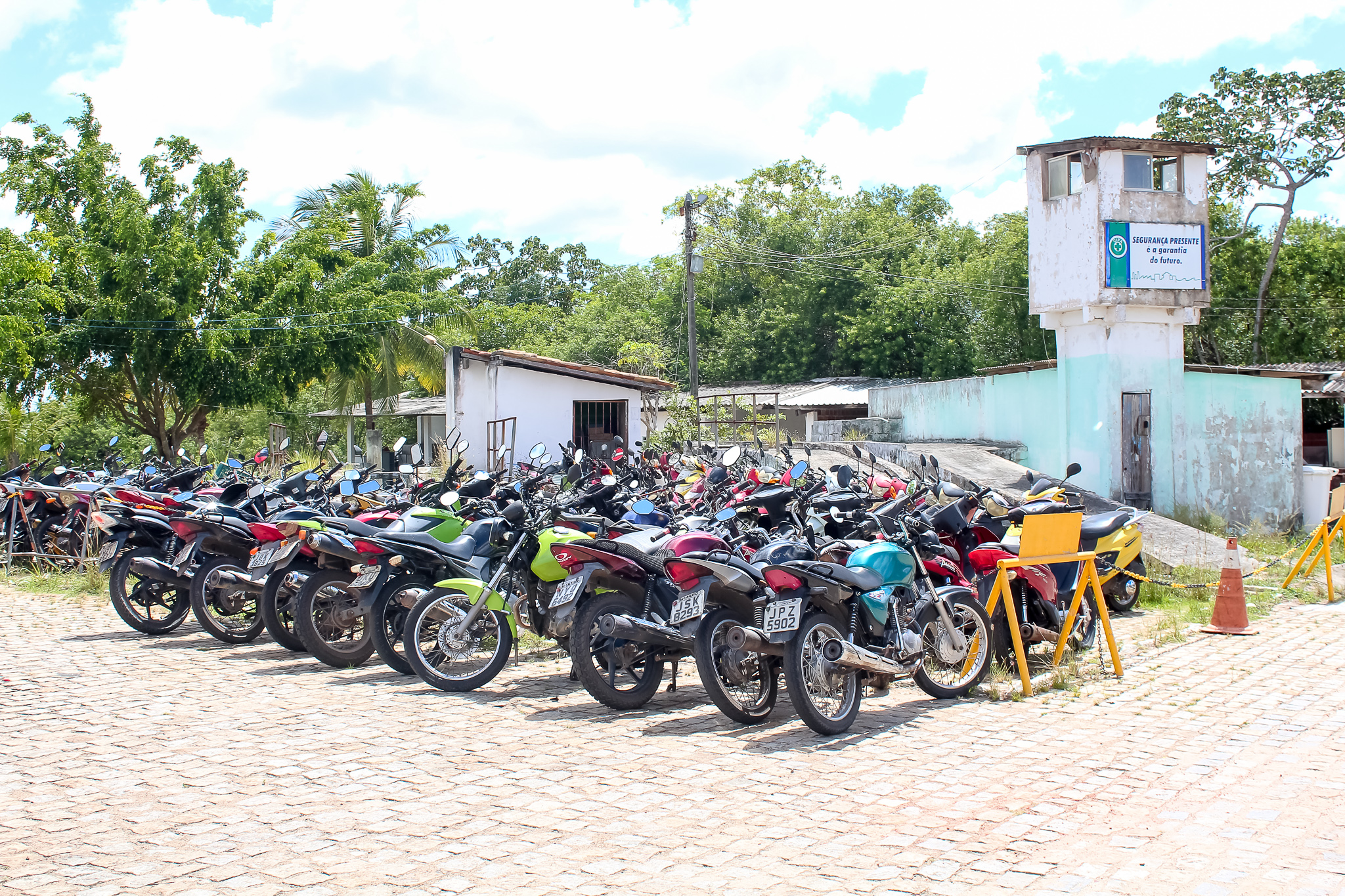 Camaçari quer acabar com serviço clandestino de motos