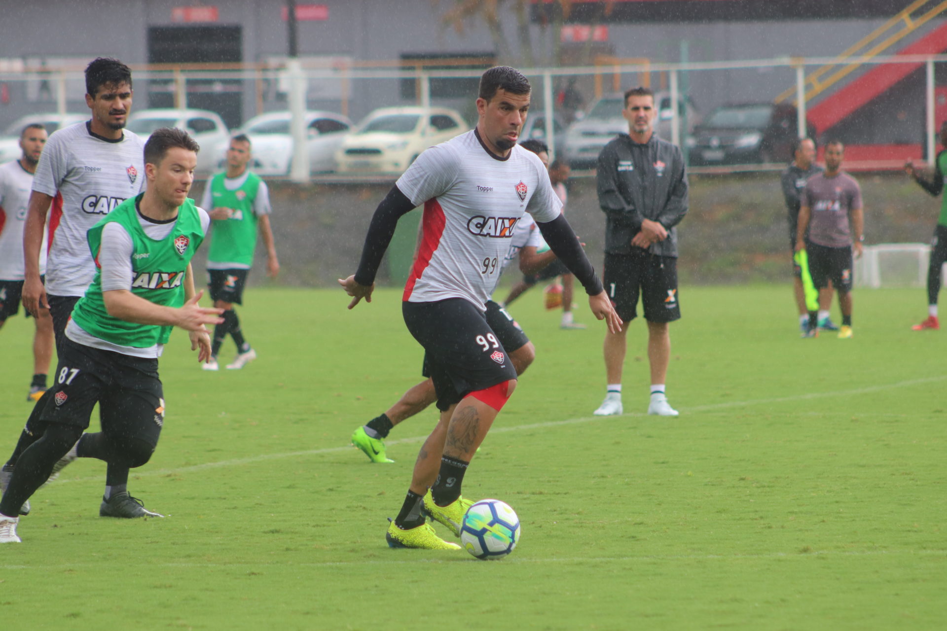 Vitória intensifica treinamentos para enfrentar o Corinthians