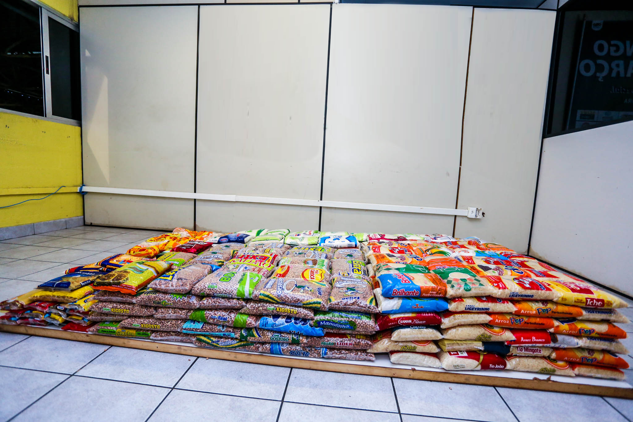Doação de alimentos garante entrada no Camaforró