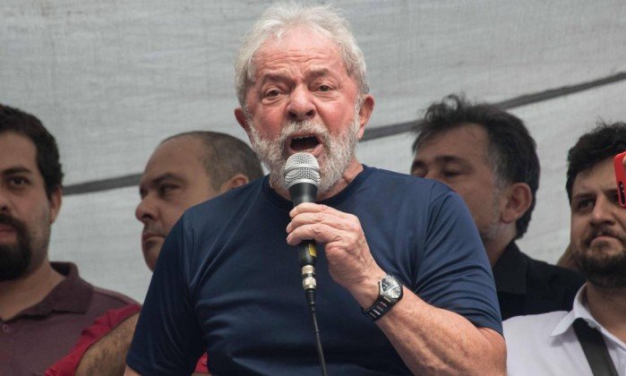 Lula poderá encontrar parentes após enterro de irmão