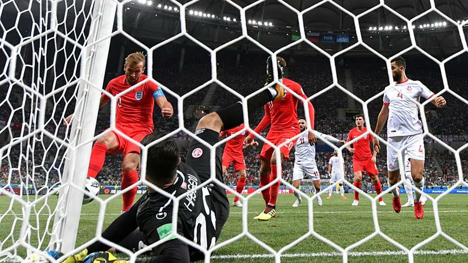 Inglaterra marca no fim e derrota a Tunísia
