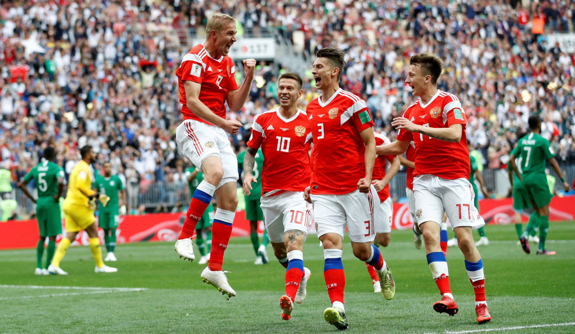 Rússia estreia com goleada na Copa