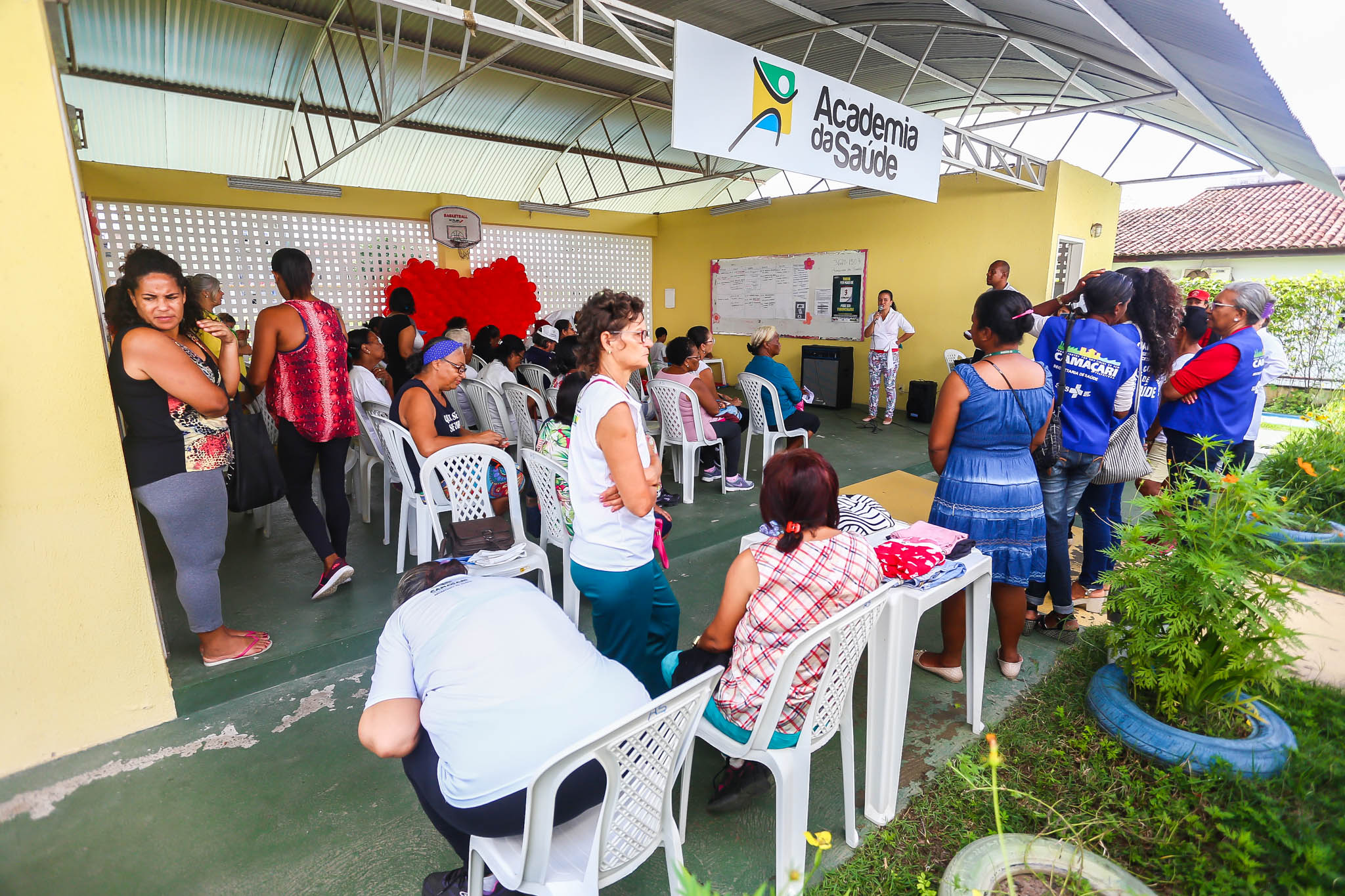 População participa de feira de saúde