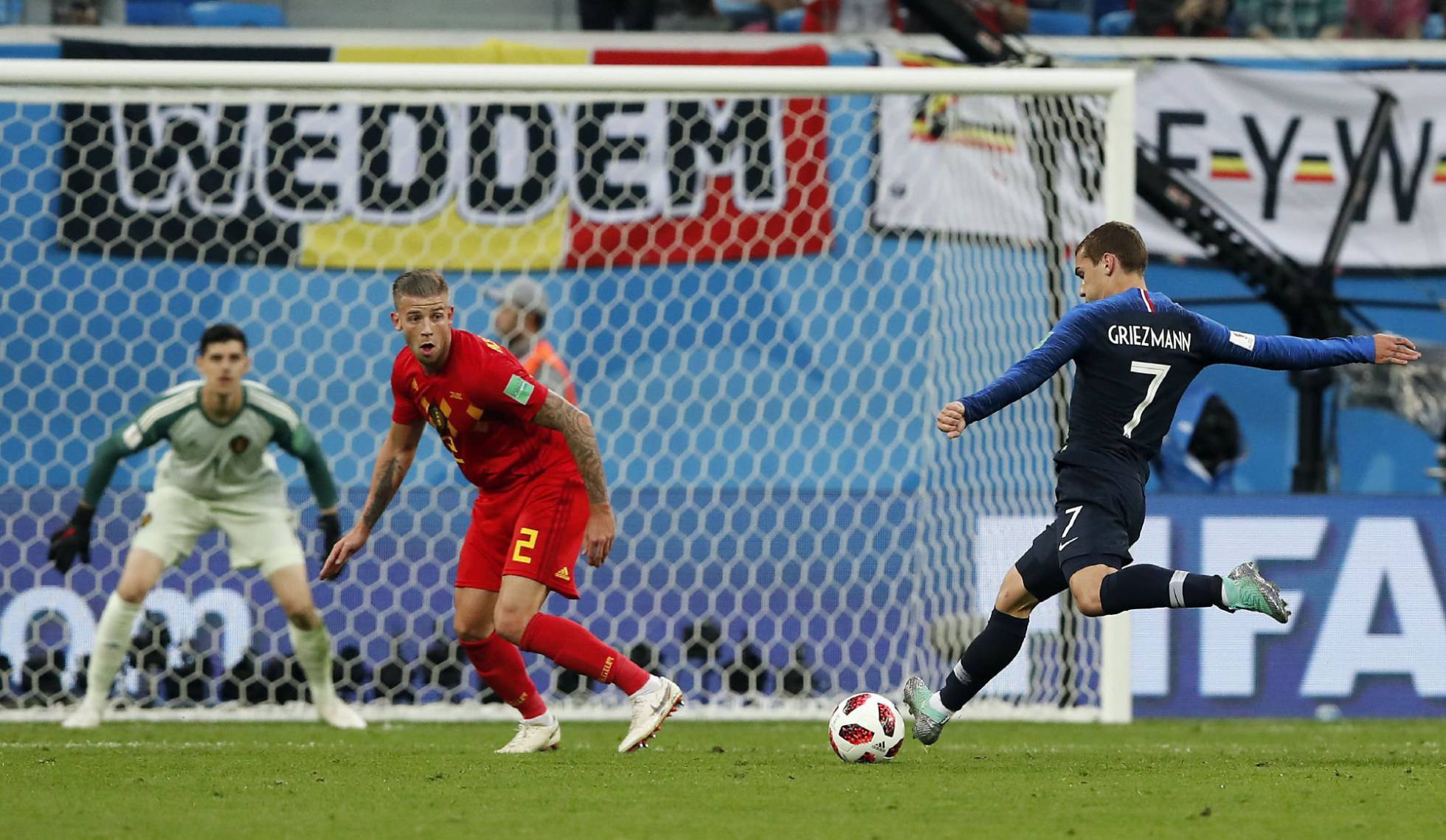 França ganha da Bélgica e chega à final da Copa