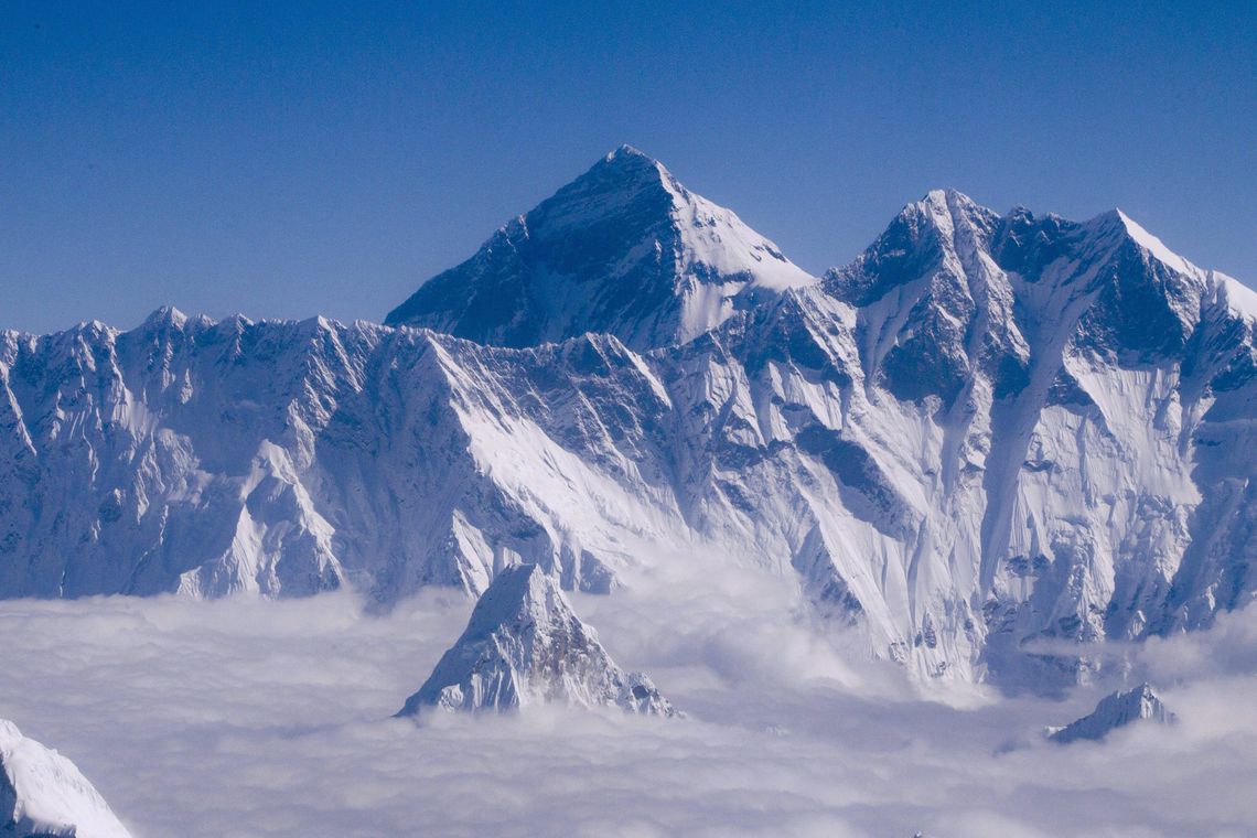 Nepal vai medir a real altitude do pico do Everest