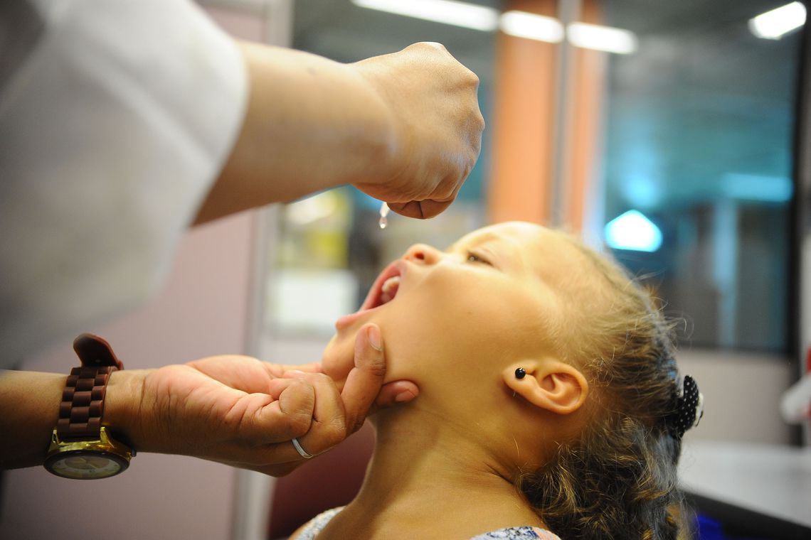 Campanha nacional contra sarampo e pólio começa segunda