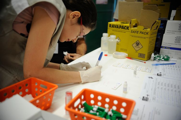 Hepatite: OMS pede urgência para ampliar testes
