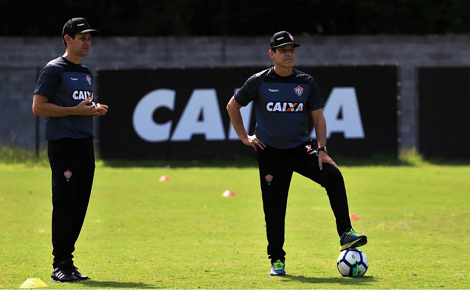 Sem vencer há quatro jogos, Vitória enfrenta o Flamengo