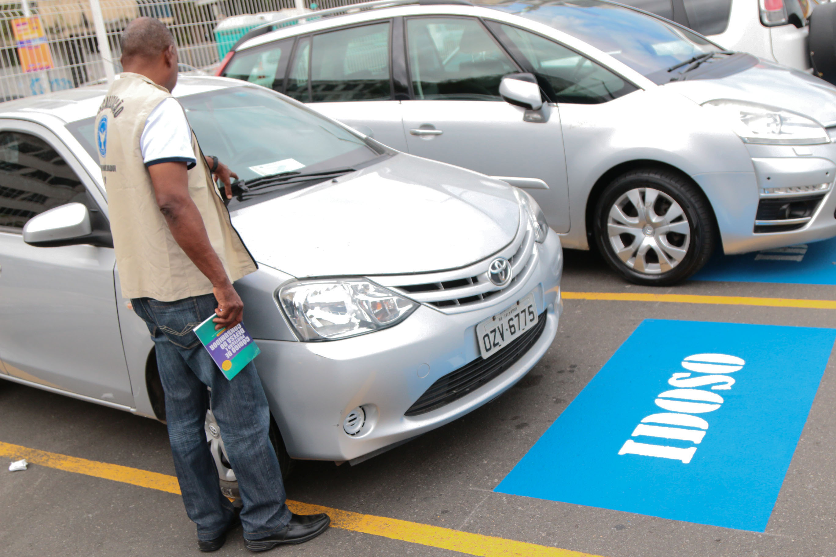 Codecon autua nove estacionamentos por problemas com acessibilidade