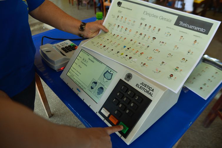 Indonésia quer adotar o sistema de votos eletrônicos do Brasil