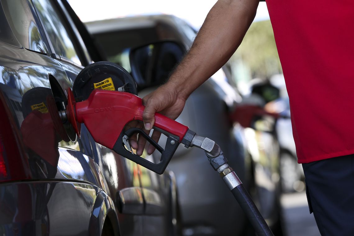 Gasolina e etanol registram alta na semana