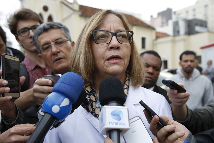Médica diz que Bolsonaro utilizará bolsa de colostomia por até três meses