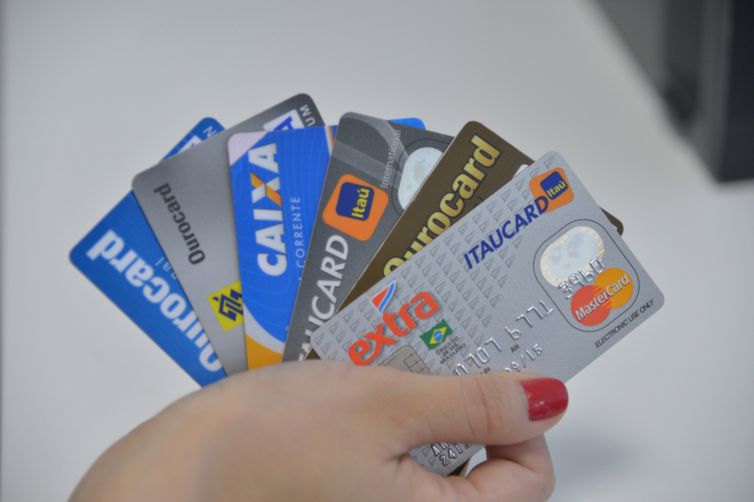 Juros do rotativo do cartão de crédito sobem para 278,7% ao ano
