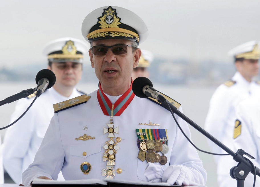 Almirante é confirmado como ministro de Minas e Energia