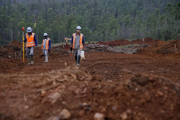 Relatório alerta que há 45 barragens sob ameaça de desabamento