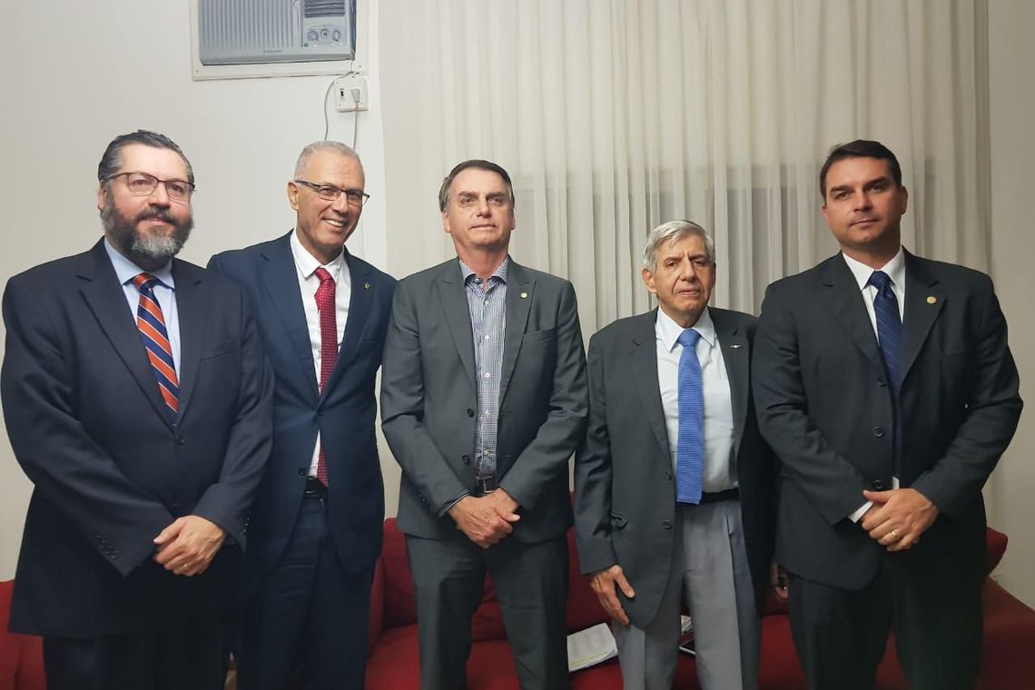 Bolsonaro se reúne com embaixador de Israel pela segunda vez