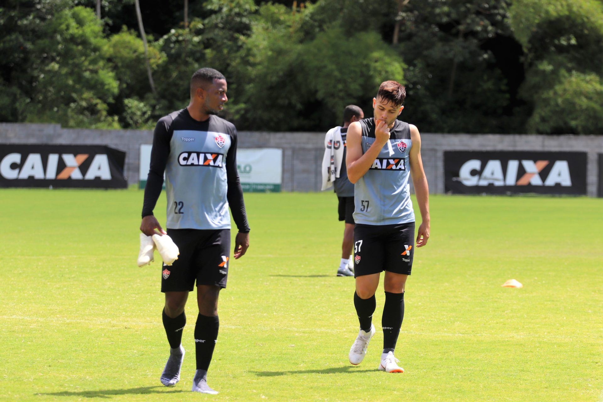 Marcelo Chamusca comanda mais um treino em busca do time ideal