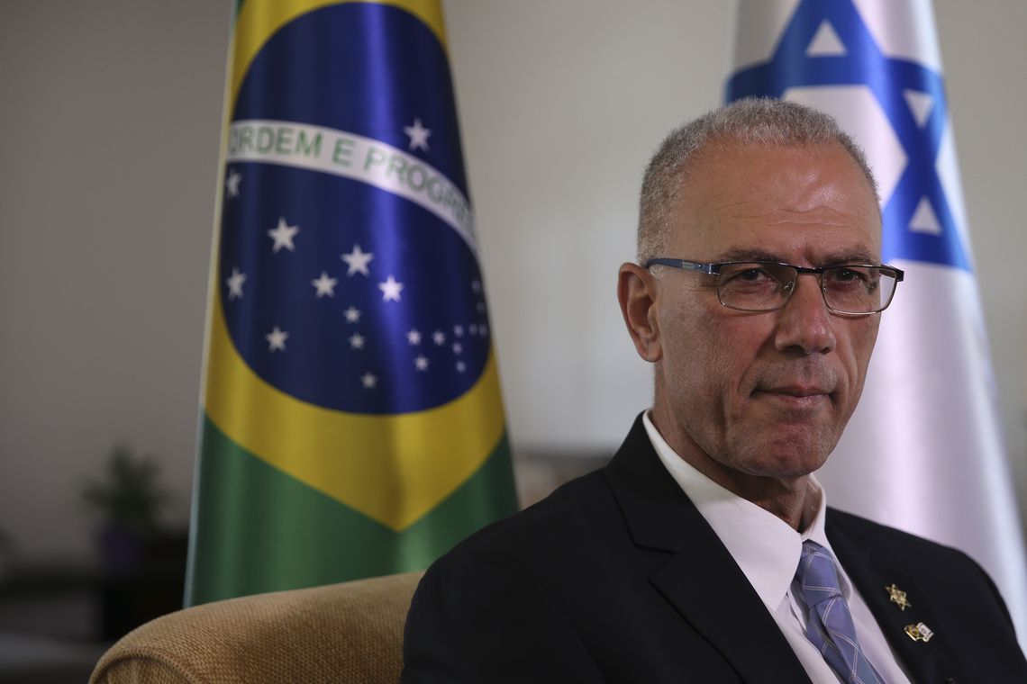 Bolsonaro condecora em Israel militares que trabalharam em Brumadinho