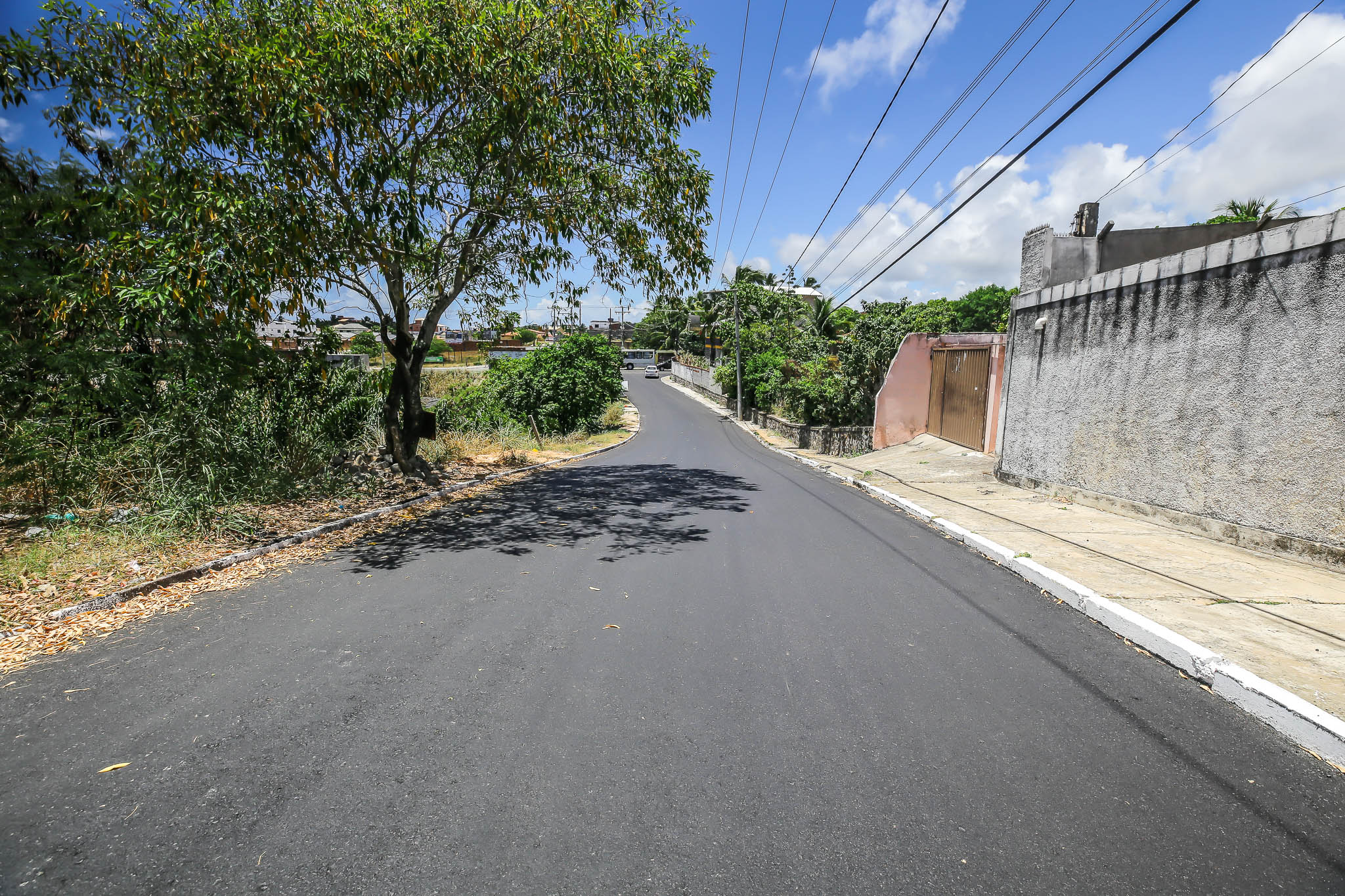 Três ruas de Jauá ganham recapeamento asfáltico
