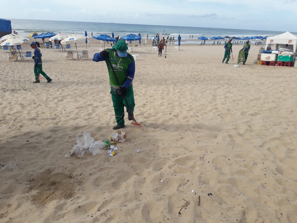 Limpurb retira 44 toneladas de lixo diariamente das praias de Salvador