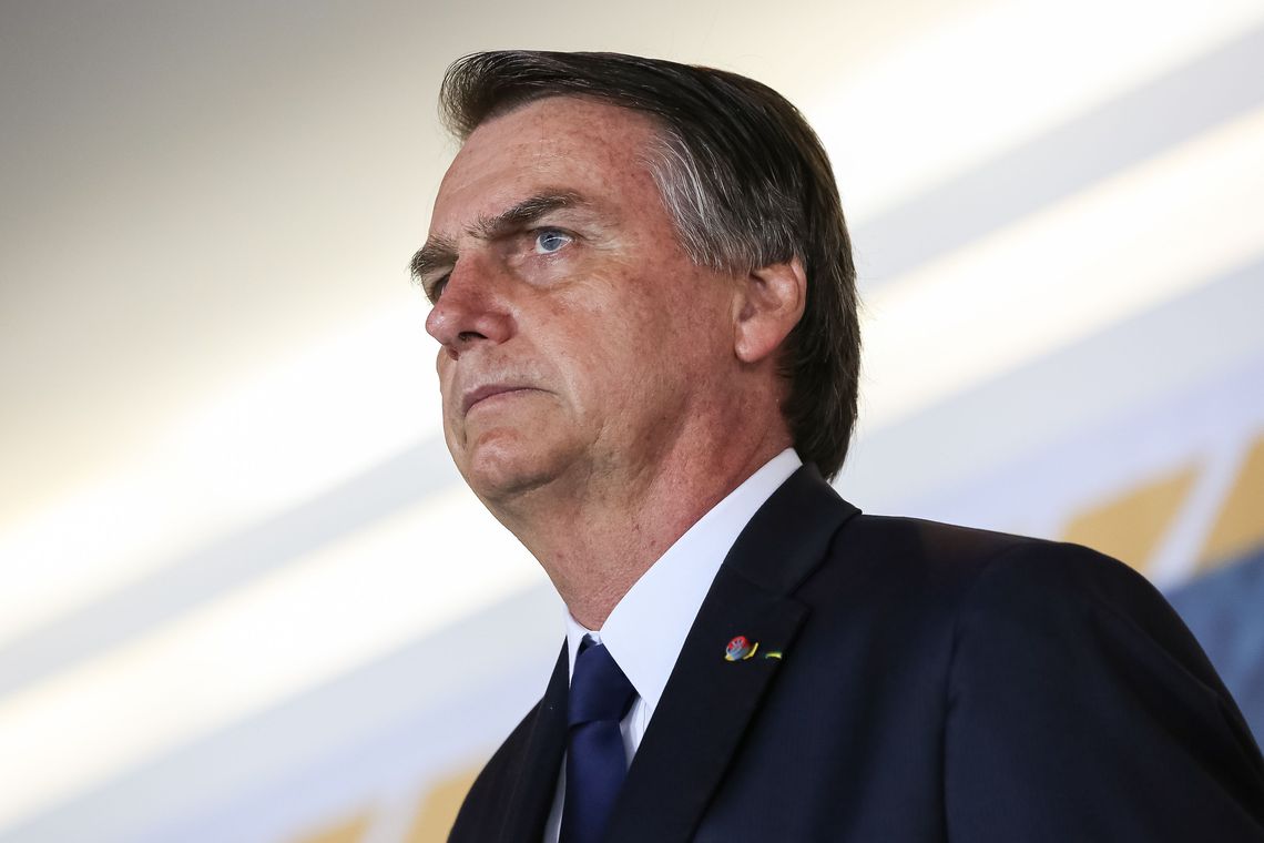 Bolsonaro chega hoje à Suíça; Mourão assume a Presidência