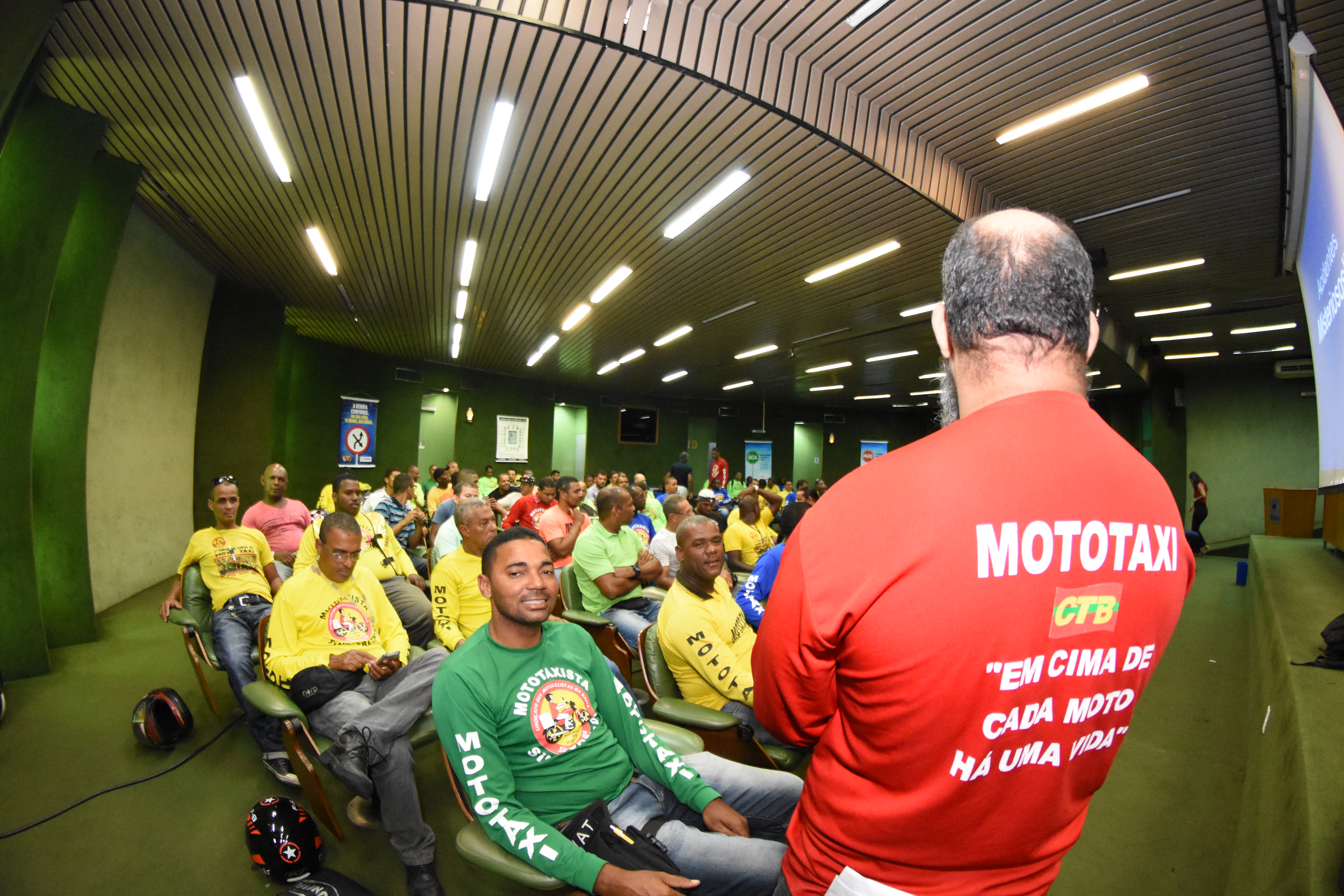 Escola oferece curso de capacitação para mototaxistas