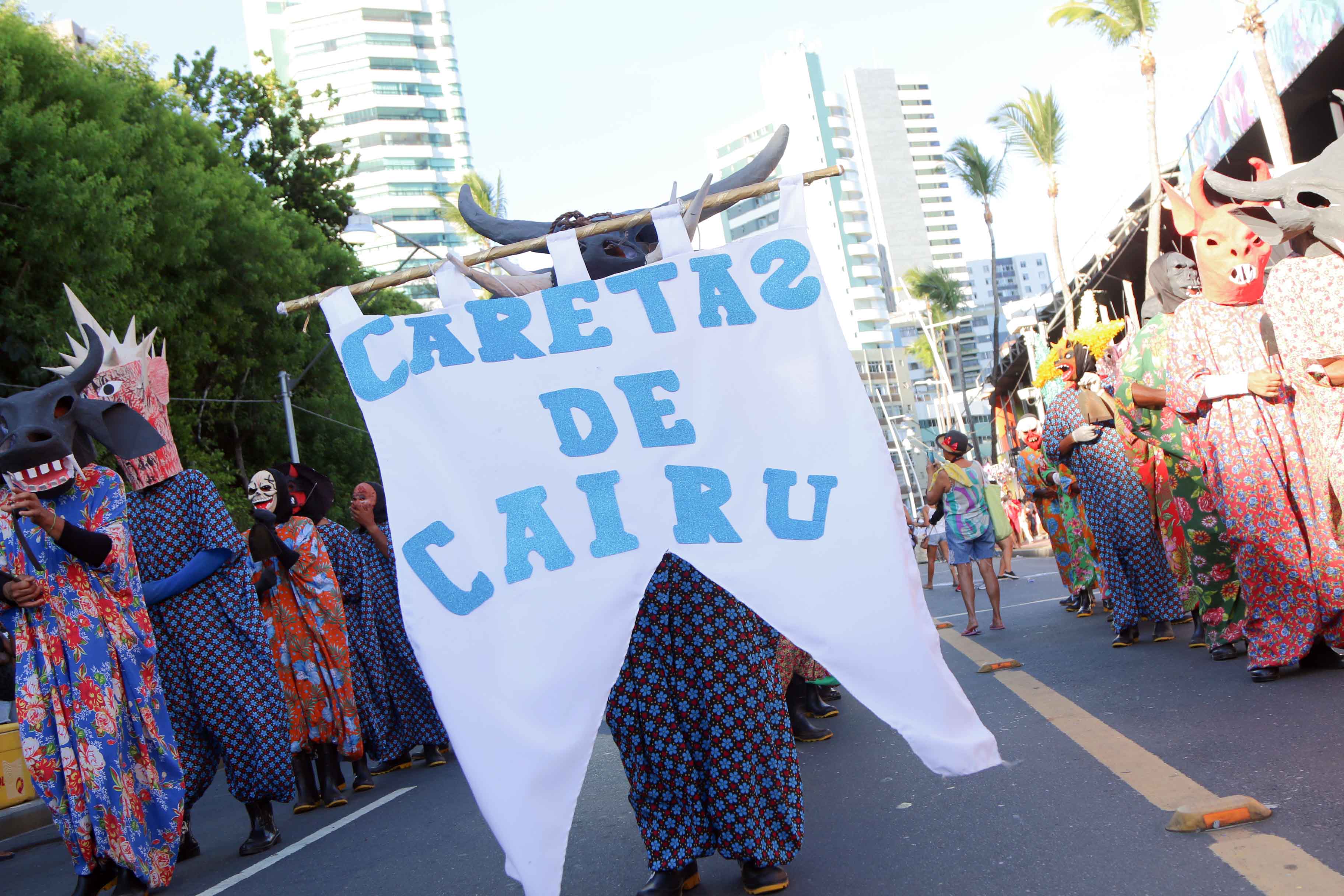 Fuzuê promove baile de máscaras durante pré-Carnaval