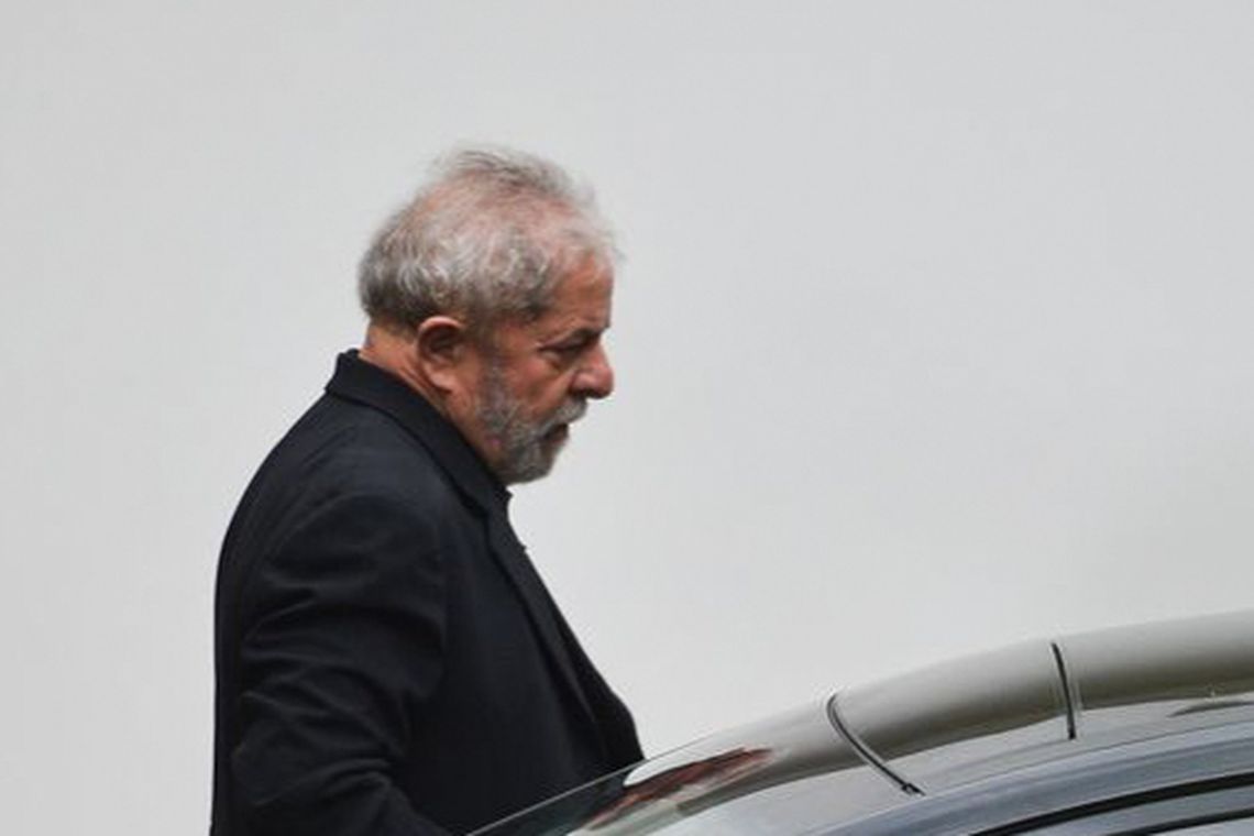 Lula é condenado a 12 anos de cadeia em processo sobre sítio