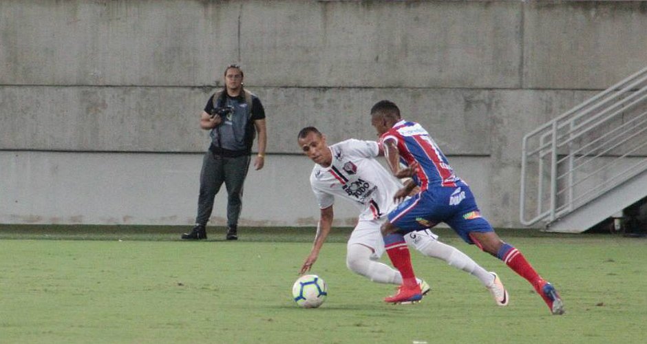 Gilberto marca e garante o Bahia na terceira fase da Copa do Brasil