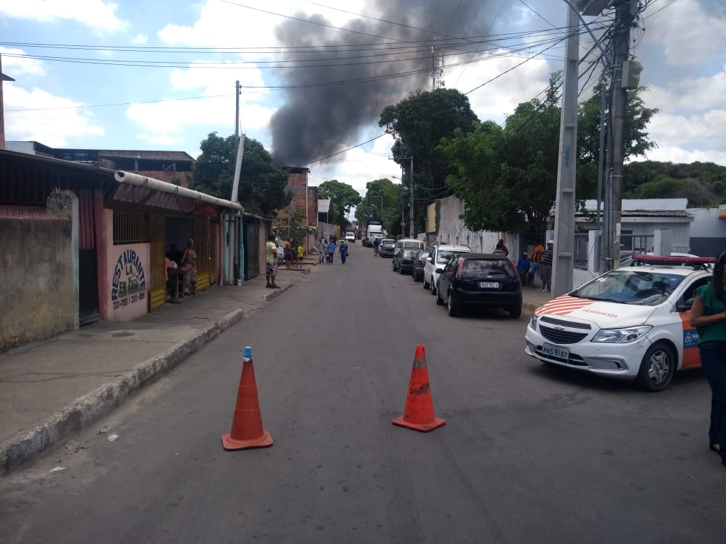 Órgãos da Prefeitura dão apoio a combate em incêndio em Valéria