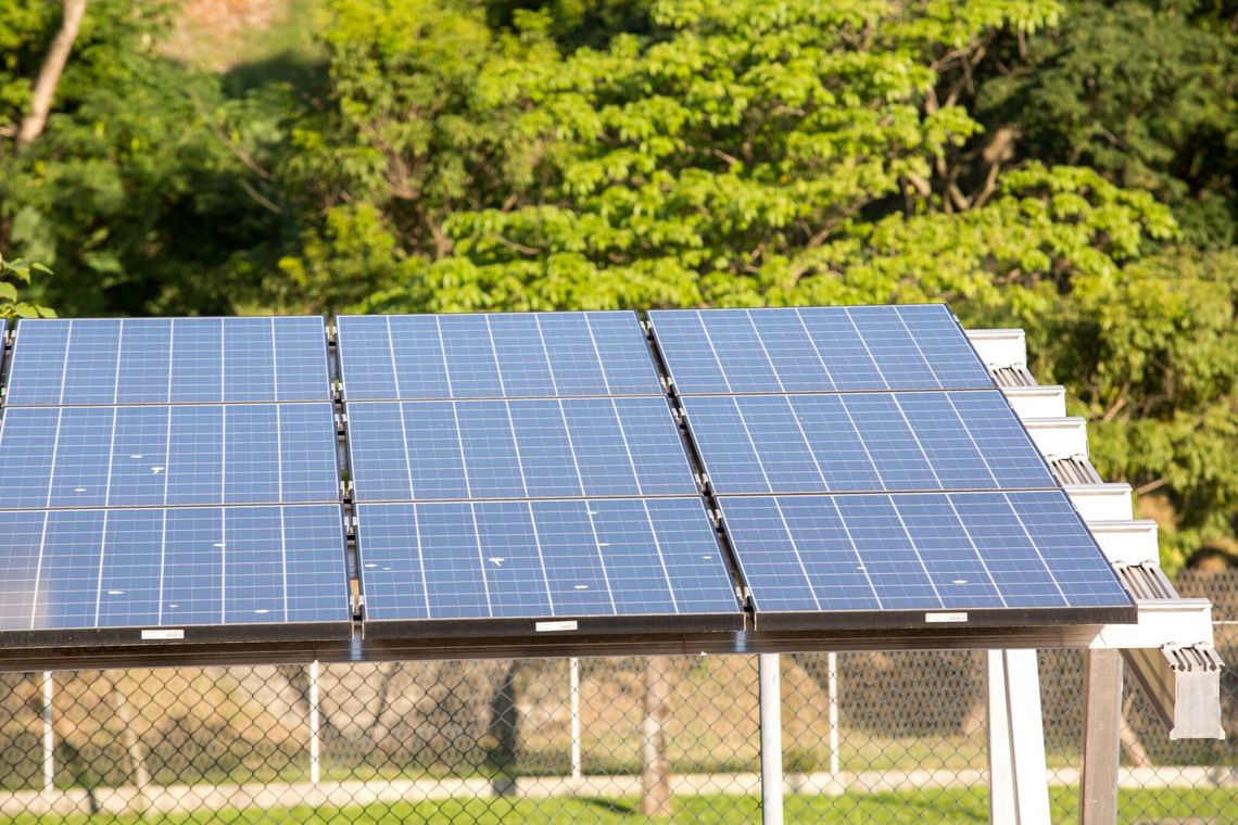 Bolsonaro diz que taxação sobre energia solar cabe à Aneel