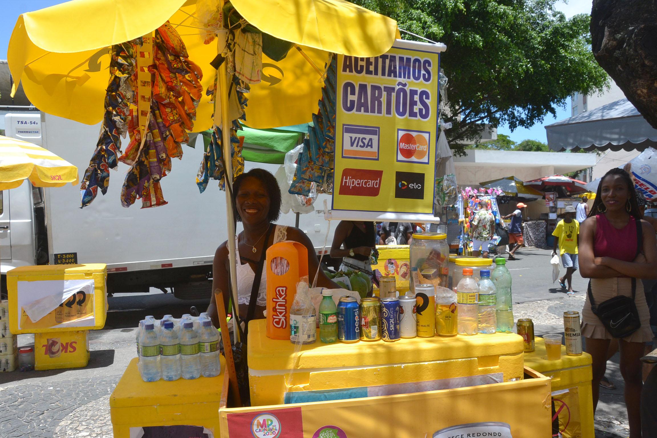 Ambulantes vendem 20% a mais do que o Carnaval de 2019