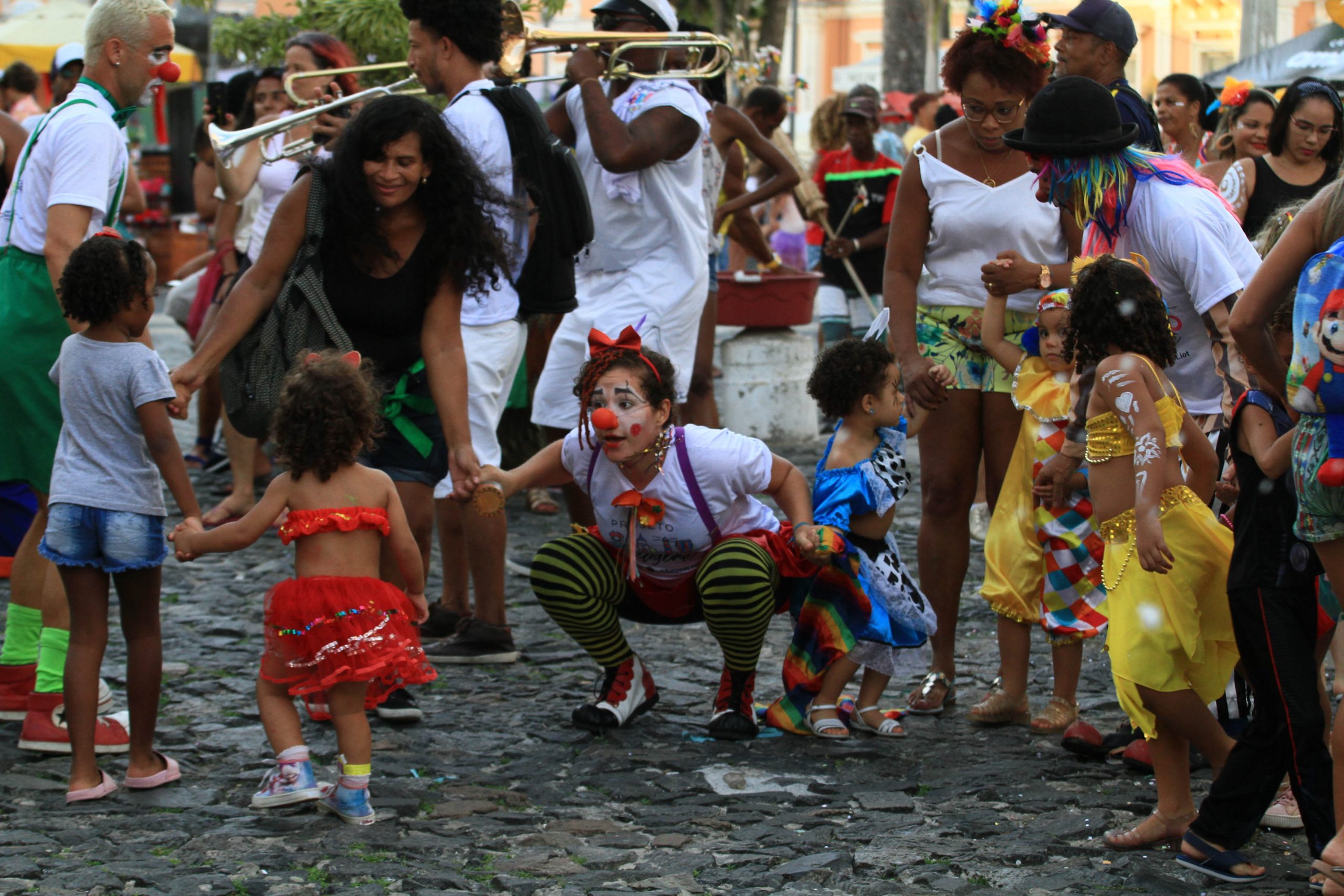 Clima familiar toma conta do Circuito Batatinha no segundo dia de Carnaval