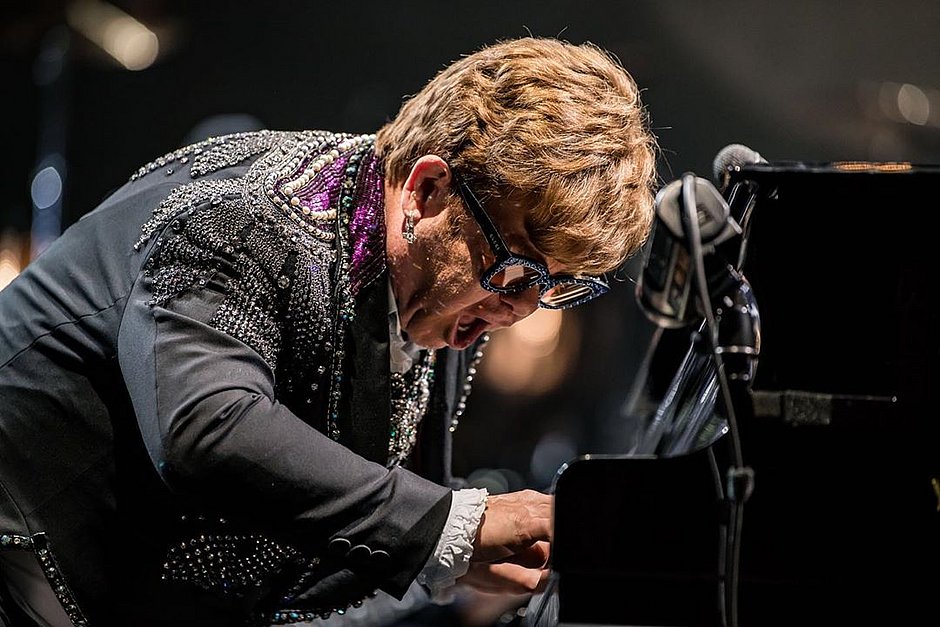 Elton John interrompe show na Austrália por motivos de saúde