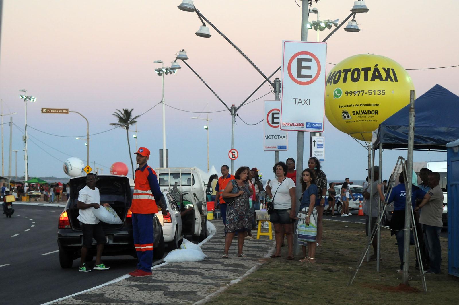 Semob monta pontos especiais de táxi e mototáxi durante o Carnaval