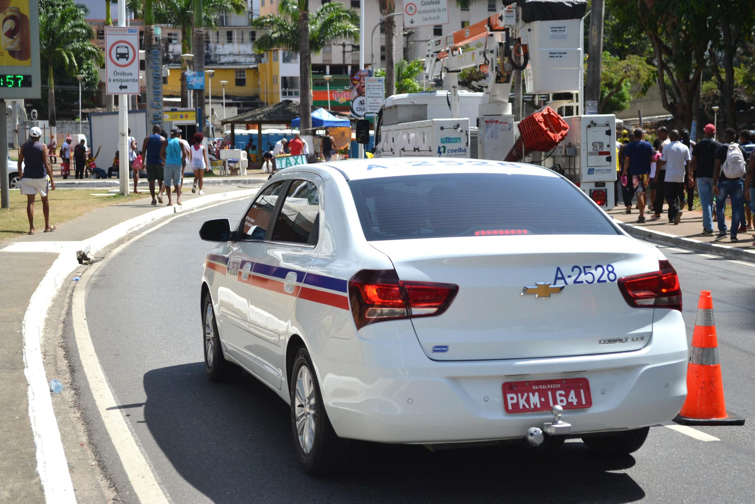 Táxis transportam 131 mil foliões em cinco dias de Carnaval