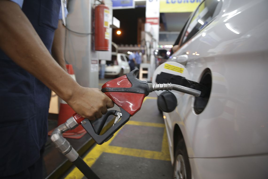 Petrobras espera que queda de preço da gasolina chegue aos postos