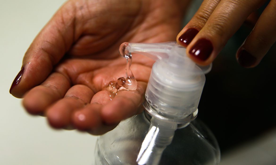 Polícia descobre central de álcool em gel falsificado em São Paulo