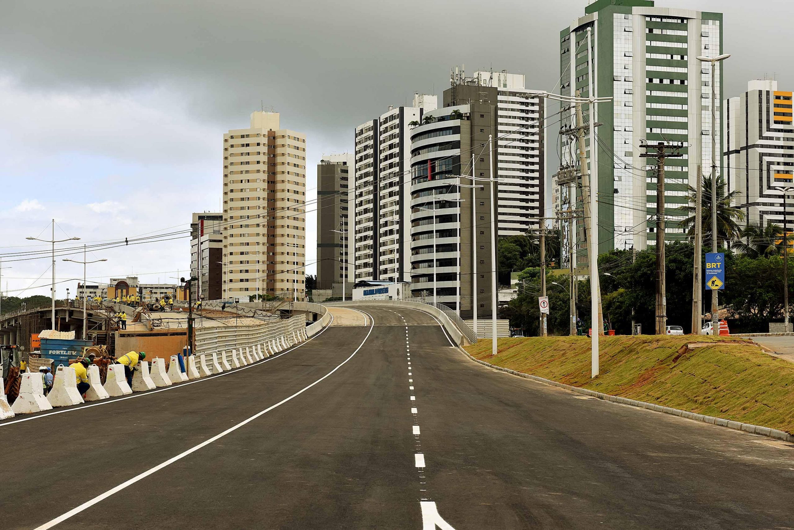 Terceiro elevado do complexo BRT é aberto ao tráfego
