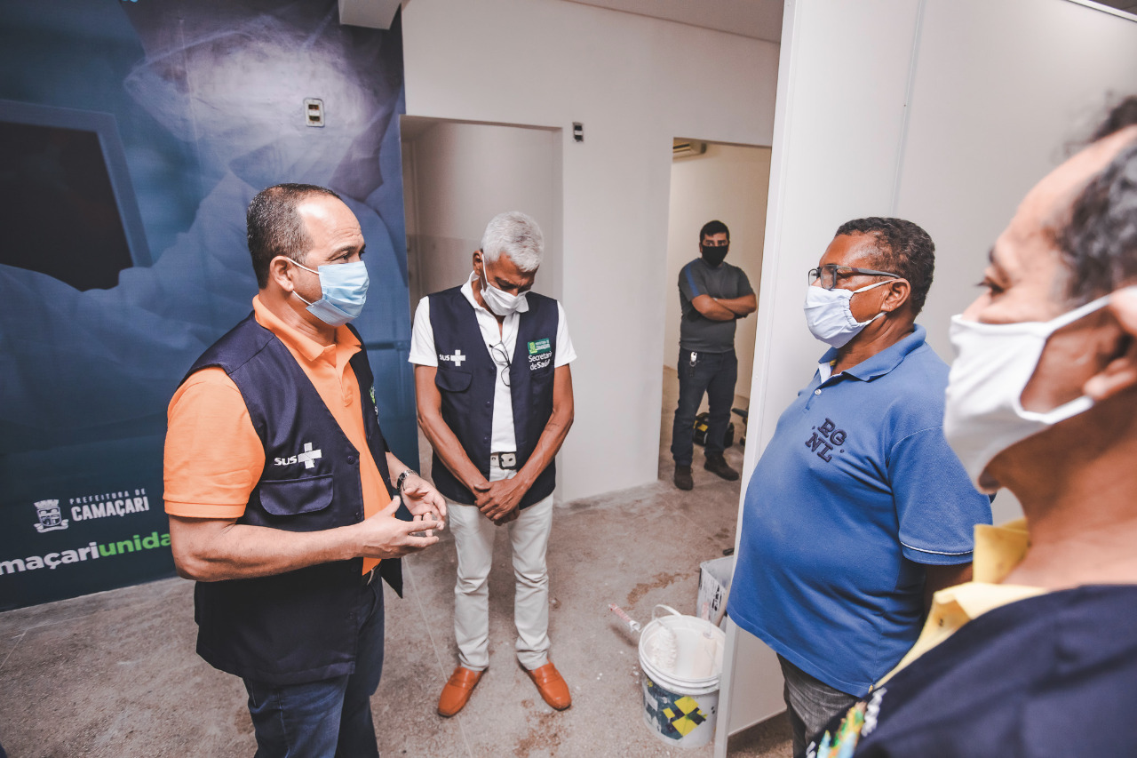 Elinaldo visita obras do novo Centro de Coronavírus de Camaçari