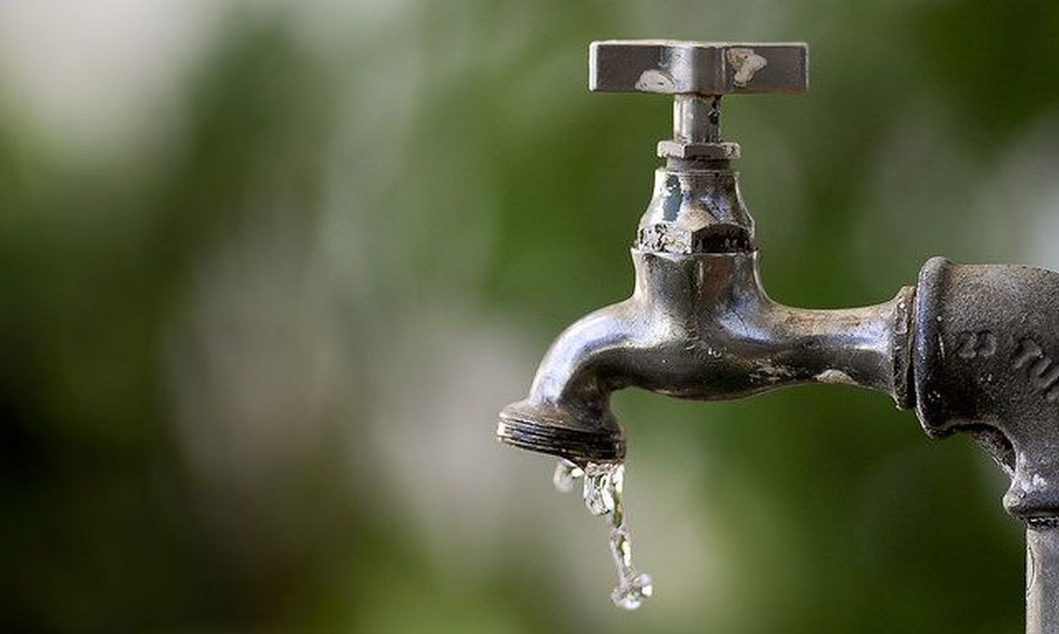 Falta água em um de cada dez municípios brasileiros