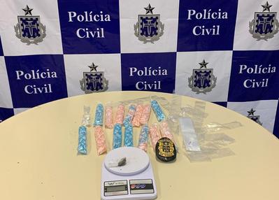Polícia localiza R$ 18 mil em pinos de cocaína