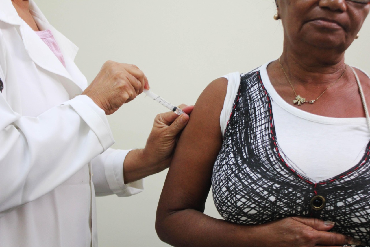 Campanha de vacinação contra a gripe se aproxima da meta de cobertura